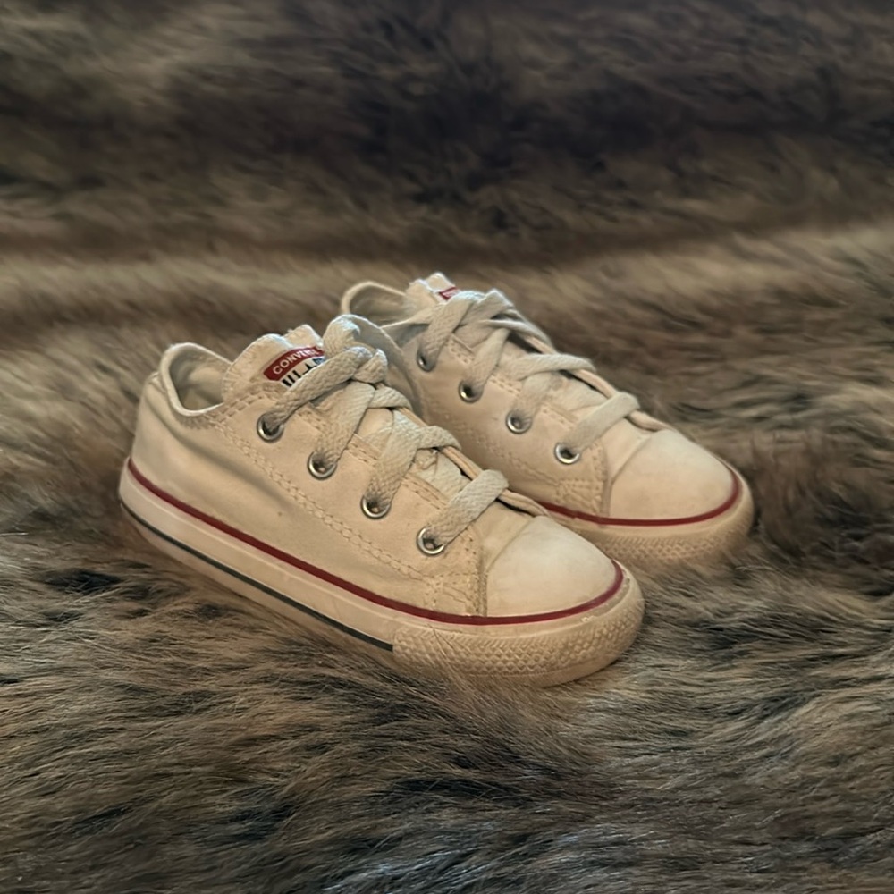 Converse all star girls size 8 low top white